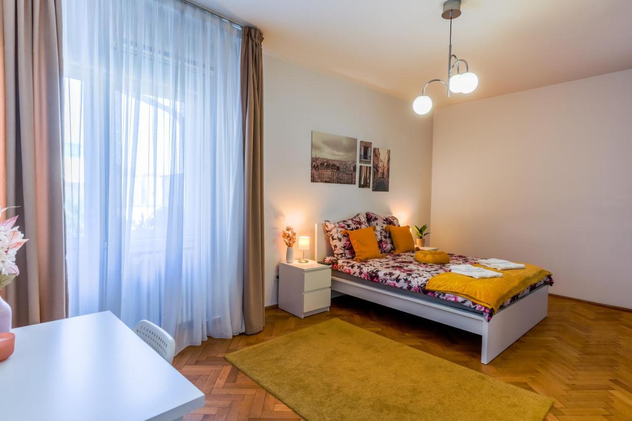 Ultracentral Golden Gatehouse 3 Bdrm Bucharest Exterior photo